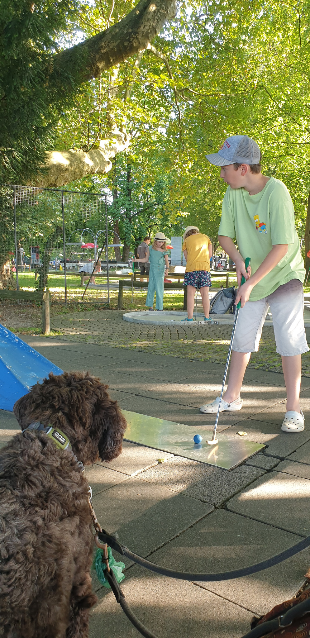 Maroni beim Minigolf